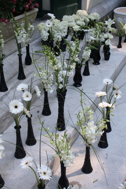 Black And White Centerpieces, Bud Vases Wedding, Black And White Wedding Theme, Black White Parties, White Centerpiece, White Wedding Theme, Black And White Theme, Wedding Vases, Black Vase