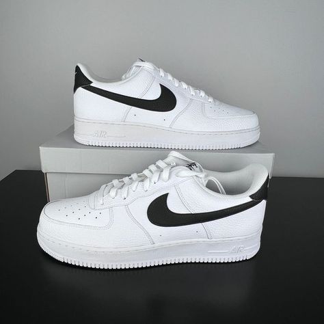 Nike Air Force Black, Black Air Force 1, Pretty Sneakers, Air Force Shoes, Black And White Nikes, Nike Boots, Nike Shoes Air Force, New Nike Air Force, White Nike Shoes