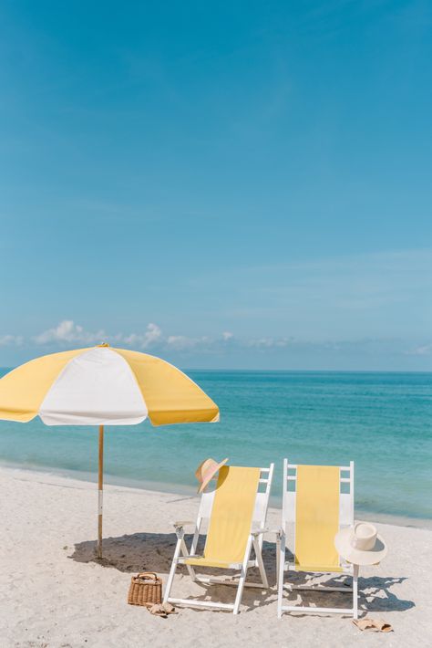 Gasparilla Inn, Cottage Aesthetic, Sunny Beach, Old Florida, Vintage Beach, Beach Umbrella, Summer Inspiration, Yellow Aesthetic, Beach Aesthetic