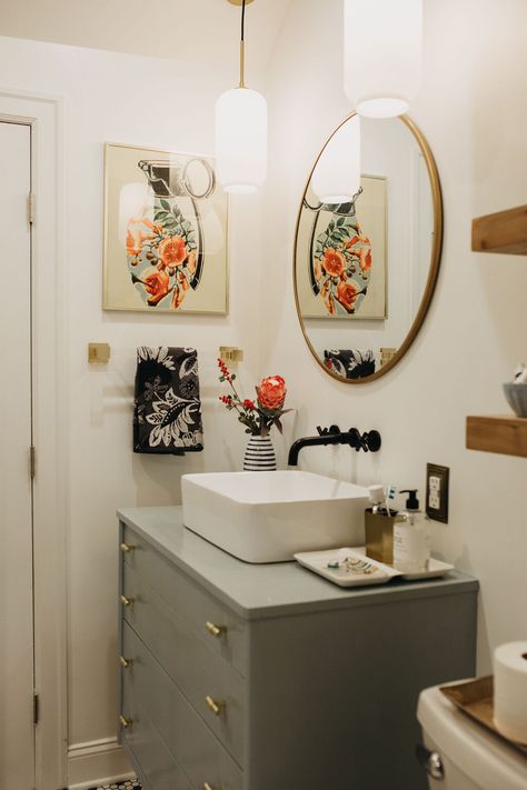 Small Bathroom Ideas Eclectic, Brighter Bathroom Ideas, Small Half Bathroom Ideas Boho, Modern Bungalow Decor, Bathroom Tile Removal Diy, Bright Windowless Bathroom, Small Bathroom Gallery Wall, Bathroom Renovation Before And After, Small Bathroom Eclectic