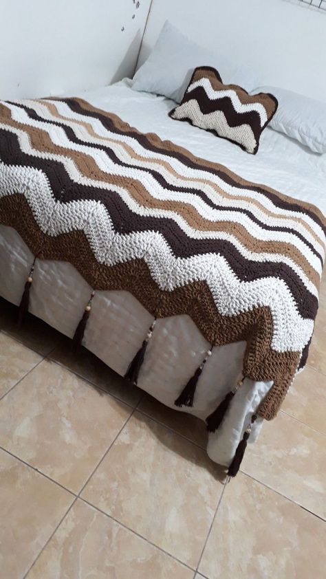 crochet sofa covers free pattern Thick Knitted Blanket, Crochet Bedsheets, Crochet Furniture, Crochet Blanket Stitch Pattern, Crochet Table Runner Pattern, Crochet Cushion Cover, Crochet Bedspread, Crochet Wool, Crochet Fall