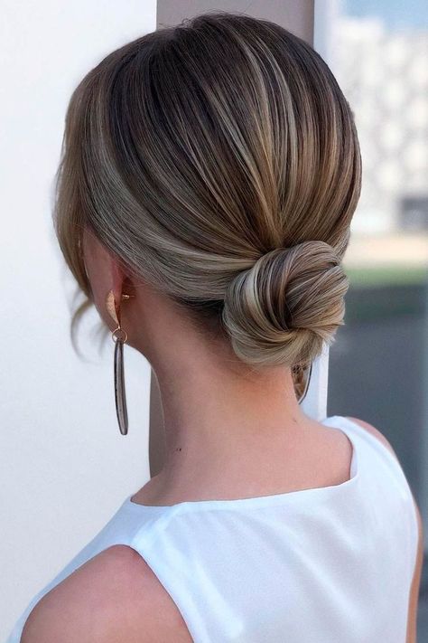 Low Pony Hairstyles, Quick Bun, Holiday Hairstyles Easy, Chignon Simple, Low Bun Wedding Hair, Long Bridal Hair, Pony Hairstyles, Low Chignon, Short Hair Bun