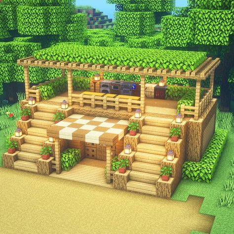 Cute Minecraft Exterior, Outside Decoration Minecraft, Decorating Ideas For Minecraft, Cute Minecraft Houses Interior, Minecraft Outdoor Patio, Minecraft Community House Ideas, Minecraft Farmers Market Ideas, Minecraft Building Ideas Mountain Side, Cute Minecraft Furniture Ideas