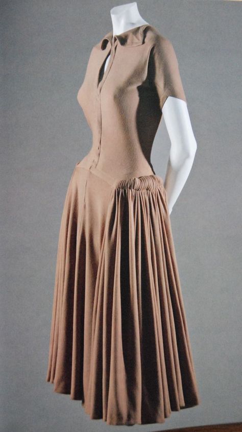 Couture, 1950s Formal Fashion, Madame Gres Gowns, Godet Dress, Madame Gres, 1950’s Fashion, Runway Fashion Couture, Vintage Clothes Women, Fashion 1950s