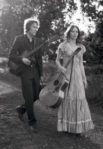 Reading about Creative Collaboration Folk Music, Amazing Harmonies, Gillian Welch, David And Gillian, Americana Music, I Love Music, Press Photo, Female Singers, My Favorite Music