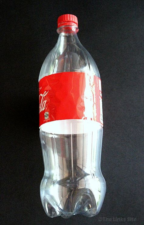 Turn an empty plastic bottle like this one into a beautiful flower! thelinkssite.com #craft #DIY #plasticbottle Upcycling, Flowers Out Of Plastic Bottles, Flowers From Plastic Bottles, Cork Flowers, Water Bottle Flowers, Plastic Bottle Planter, Bottle Flowers, Water Bottle Crafts, Empty Plastic Bottles