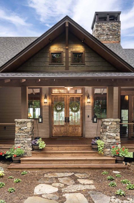 Rustic House Exterior, Rustic Mountain Homes, Mountain Home Interiors, Mountain Dream Homes, Cashiers Nc, Mountain Home Exterior, Mountain Interiors, Rustic Lake Houses, Lake Houses Exterior