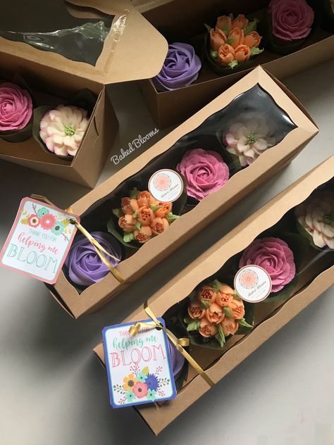 Packaging Ideas For Cupcakes, Cupcakes Gift Ideas, Cupcakes In A Box Gift, Cupcakes To Go Packaging, Cake Box Gift Ideas, Cake Gift Ideas Packaging, Cupcakes Packaging Ideas, Cupcake Gift Box Ideas, Dessert Packaging Ideas