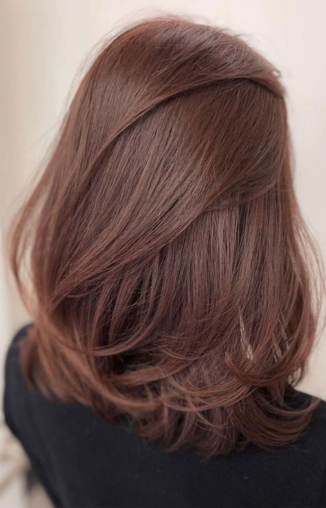 Balayage, Not So Short Haircuts, Hair Color Ideas Medium Hair, Cafe Hair Color, Rosey Brown Hair Color, Hair Color Ideas For Medium Hair, Warna Rambut Brown Caramel, Brown Short Hair Colors, Hair Color Ideas For Round Faces