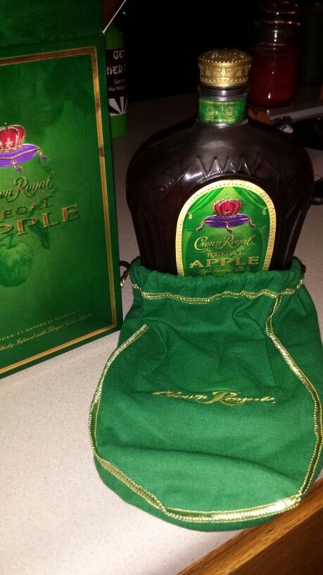 Crown Royal Apple Crown Alcohol, Peach Crown Royal, Alcohol Snapchat, Alcohol Snapchat Party, Wine Content, Crown Drink, Snapchat Party, Green Liquor, Crown Royal Apple