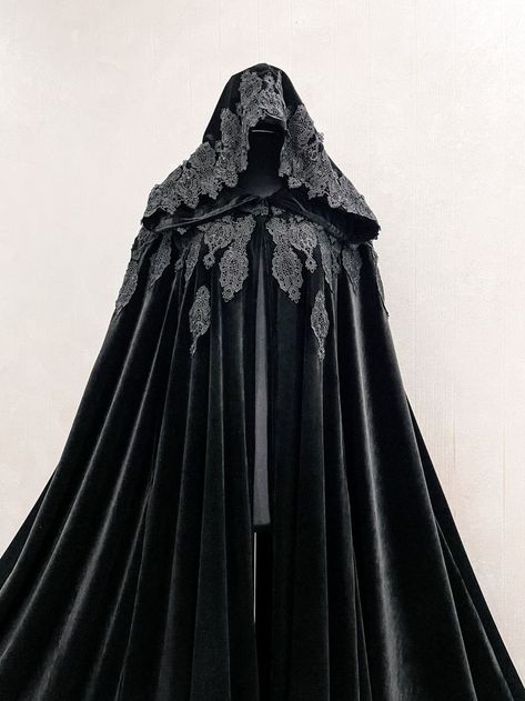 Black cape halloween Velvet Cloak Theater cloak The black cape is trimmed with black lace, which adds drama to this cape. This cloak can be worn for Halloween, any other costume party. Black Cloak Dress, Cloak Outfit Aesthetic, Black Cloak Aesthetic, Black Fantasy Outfit, Cloak Aesthetic, Cape Aesthetic, Vampire Cloak, Black Cape Dress, Fantasy Cloak