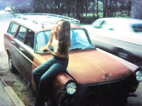 30 Cool Photos of Teenage Girls in the 1970s ~ Vintage Everyday Tumblr, 70s Aesthetic Photography, Vintage 60s Aesthetic, Vintage 70s Aesthetic, Cher 1970s, 1960s Aesthetic, 1970s Aesthetic, 70s Films, Disco Look