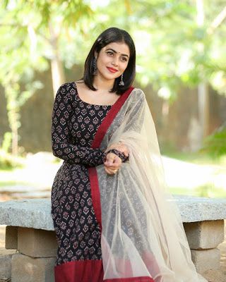 Shamna Kasim, Churidhar Designs, Kalamkari Dresses, Chudidar Designs, Churidar Designs, Anarkali Dress Pattern, Simple Kurta Designs, Simple Kurti Designs, Salwar Designs