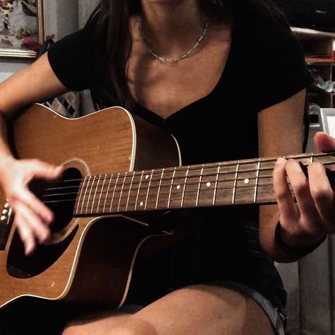 Learning Instruments Aesthetic, Folk Guitar Aesthetic, Learn Guitar Aesthetic, Gutair Aesthetic Girl, Guitar Practice Aesthetic, Guitar Learning Aesthetic, Gutair Playing, Guitarist Aesthetic Girl, Songwriter Aesthetic Girl