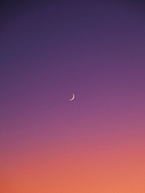 Crescent Moon Wallpaper, Crescent Moon Aesthetic, Moon Aesthetic Wallpaper, Teen Wallpaper, Instagram Black Theme, Stripped Wallpaper, Wallpaper Tumblr Lockscreen, Xiaomi Wallpapers, Huawei Wallpapers