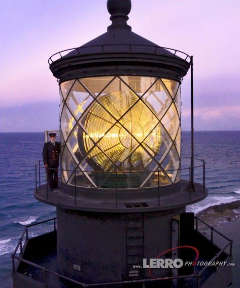 Buenaventura, Lighthouse Inspiration, Lighthouse Drawing, Lighthouse Lighting, Lighthouses Photography, Sea Storm, Harbor Town, Lighthouse Photos, Lighthouse Keeper