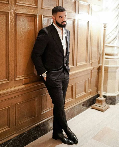 suit game 😍👌🏽 Villain Mentality, Drake Take Care Album, Drake Fashion, Drake Take Care, Rihanna And Drake, Aubrey Graham, Drake Clothing, Drake Ovo, Drake Photos