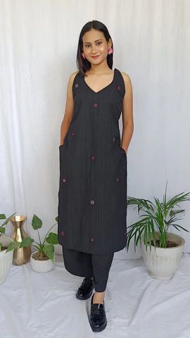 Halter Neck Kurti, Classy Edgy Style, Hand Embroidered Skirt, Latest Suit Design, Classy Wardrobe, Simple Kurti, Black Pleated Dress, Aesthetic Feed, Simple Kurti Designs