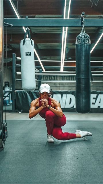 Full Body At The Gym, Gym Photoshoot Women, Athletic Poses, Gym Poses, 2023 Recap, Women Fitness Photography, Crossfit Photography, Gym Photoshoot, Sophia Rose