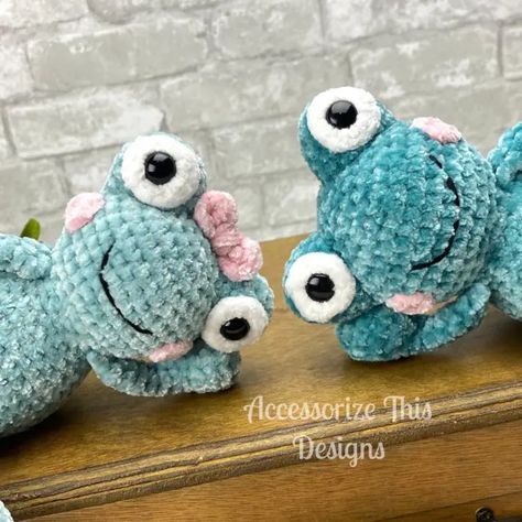 Pocket Pal Frog Crochet Pattern - Darling Maple Designs Amigurumi Patterns, Frog Crochet Pattern, Crocheted Animals, Frog Crochet, Crochet Pocket, Stuff Animals, Pocket Pal, Cute Amigurumi, Crochet Eyes