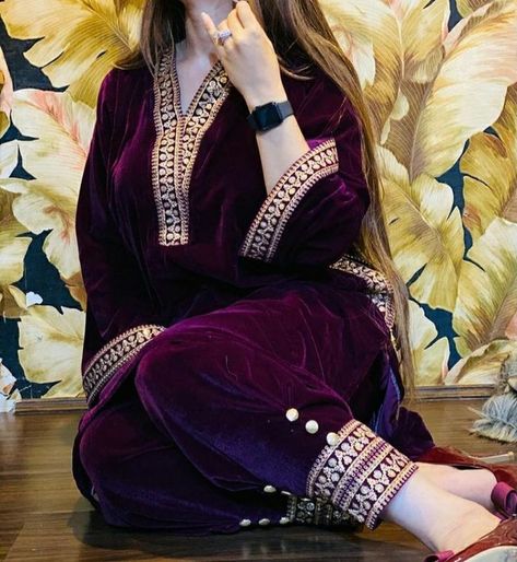 Velvet Suit Salwar Design, Velvate Suit Designs, Simple Velvet Suit Design, Velvet Suits Pakistani, Simple Pakistani Dresses Shalwar Kameez Style, Velvet Salwar Suit Designs, Velvate Dress Design, Velvet Pakistani Suits, Velvet Suit Ideas