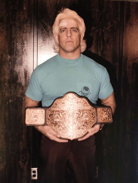 Ric Flair stirs up drama in Gainesville! After being kicked out of Piesanos Pizza, the wrestling icon took to social media to air his grievances. #pizza Pizza Life, Chicago Style Pizza, Pizza Style, Gainesville Florida, Fire Pizza, Ric Flair, Chicago Style, Pizza Party, Life Magazine