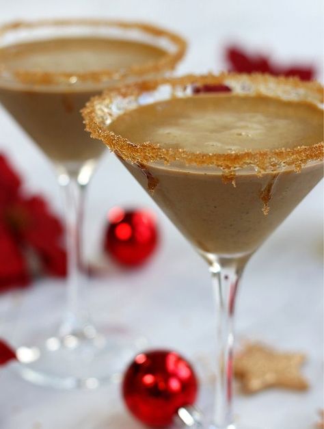 Christmas Vodka Cocktails, Gingerbread Martini Recipe, Christmas Cocktails Vodka, Christmas Martini Recipes, Gingerbread Martini, Christmas Vodka, Festive Holiday Drinks, Homemade Bruschetta, Christmas Martini