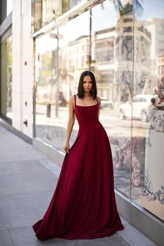 Bordeaux, Shimmering Gown, Vestidos Color Vino, 2021 Fashion, Burgundy Dress, Choose Colors, Look Fashion, Scoop Neckline, Perfect Dress