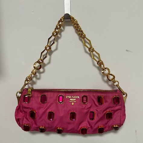 Im Selling This Never Used Authentic Prada Clutch Purse For 799.99, However I’m Open To Offers. It Is A Vibrant Piece Of Fashion That Will Surely Make You Stand Out From Others. However, The Zipper Is A Little Tough Because It Has Not Been Used. Feel Free To Reach Out With Any Questions Or Offers! Baguette, First Designer Bag, Pink Purse Outfit, Pink Bag Outfit, Fun Purses, Vintage Prada Bag, 90s Purse, Laptop Purse, Prada Clutch