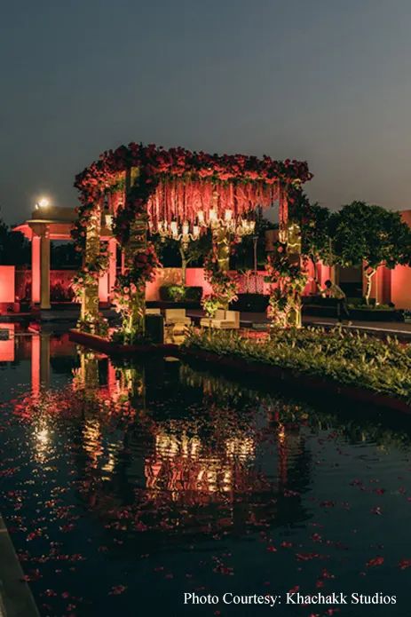 Beach Mandap, Wedding Decorations Receptions, Indian Wedding Decoration Ideas, Royal Wedding Decorations, Royal Wedding Venue, Indian Beach Wedding, Floral Decor Ideas, Indian Wedding Aesthetic, Itc Hotels