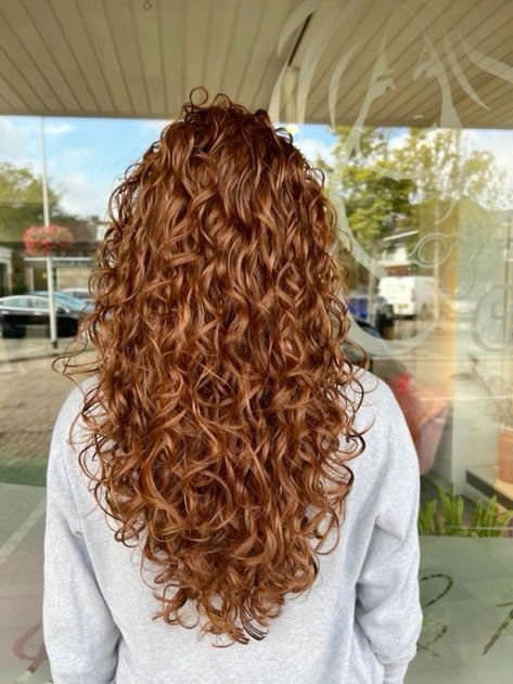 ginger hair Curly Layered Hair Long, Ginger Permed Hair, Red Curly Hair Balayage, Wavy Curly Hair With Layers, Perm Red Hair, Long Layers In Curly Hair, Long Layers Haircut Curly Hair, Long Curly Hair Layers Haircuts, Ginger Balayage Curly Hair