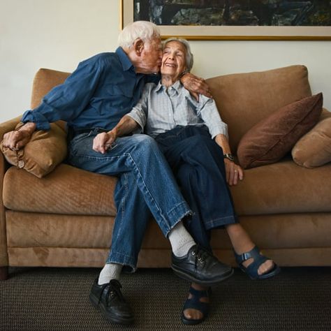 Funny Couple Photography, Jaket Denim, Longest Marriage, Older Couples, Funny Couple, Growing Old Together, Old Couples, The Love Club, Photo Vintage