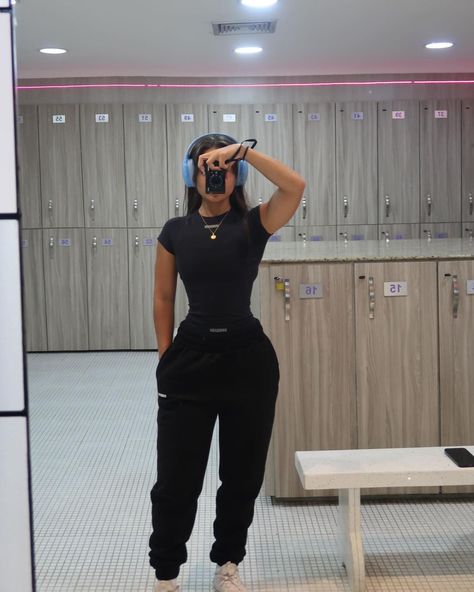 All Posts • Instagram Black Fit Inspiration, Work Out Outfits Aesthetic, Dry Fit Outfit, Comfortable Gym Outfits For Women, Fit Girl Aesthetic Outfits, Workout Women Aesthetic, Gym Outfit Inspo Women, Gym Rat Outfit, Fit Woman Outfit