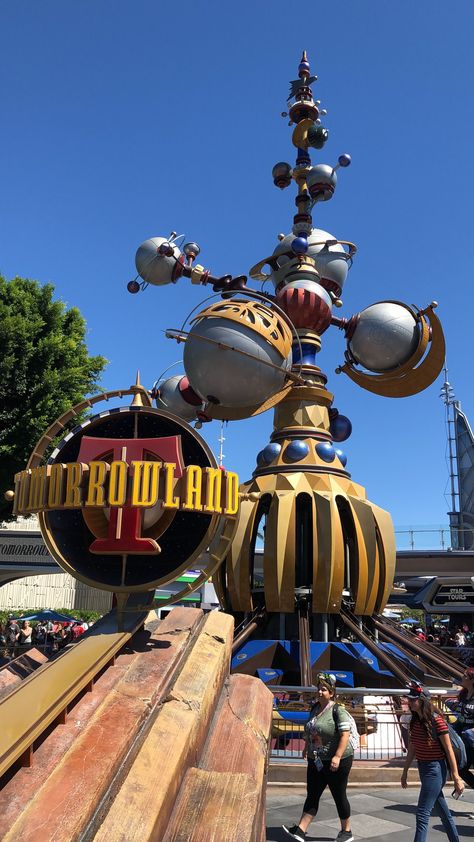 Disneyland is removing the 'french fry' rocks in front of the entrance to Tomorrowland as part of the park's Project Stardust: Circus Environment, Tomorrowland Aesthetic, Tomorrowland Disneyland, Walt Disney Paris, Disney Tomorrowland, School Elements, Disneyland Tomorrowland, Disney World Rides, Sun Projects