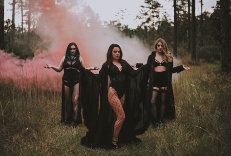 Witch Friend Photoshoot, Plus Size Spooky Photoshoot, Halloween Budiour, Coven Photography, Spooky Bodiour, Spooky Photo Shoot, Coven Photoshoot, Witchy Photography, Witchy Shoot