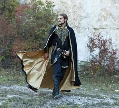 This is from an awesome HP fashion tumblr. Amortentia Medieval Clothing, Medieval Fantasy Dress, Medieval Cloak, Black Cloak, Medieval Wedding, Fantasy Costumes, Fantasy Dress, Medieval Fantasy, Fantasy Clothing