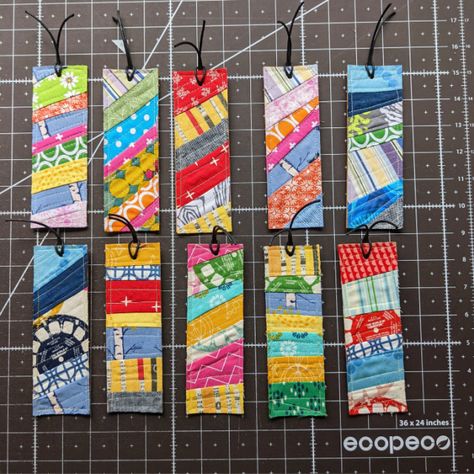 A Quilter's Table: Quilted Bookmarks Natal, Patchwork, Quilted Small Projects, Quilted Bookmarks Ideas, Small Quilted Gifts Simple, Quick Quilting Projects Gift, Patchwork Scraps Ideas, Sew A Bookmark, Quilted Bookmarks Free Pattern