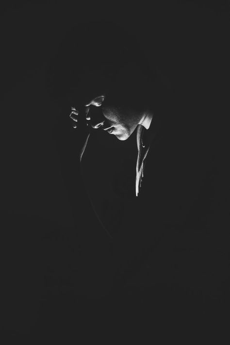 Boy Dark Photography, Dark Room Photoshoot, Dark Skin Photoshoot, Silhouttes Photography, Dark Person, Skin Photoshoot, Dark Photo Ideas, Room Photoshoot, Dark Photoshoot