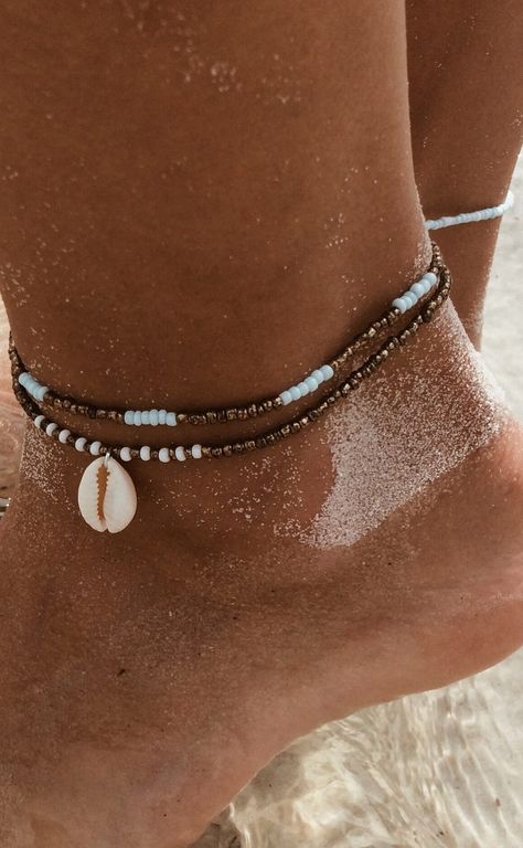 ankle heels;anklets summer;boho ankle bracelets;diy ankle bracelets;friendship anklets;ankle bracelets beach; Braided Anklets, Friendship Anklets, Anklets Summer, Anklets Gold, Ankle Brace, Ankle Bracelets Diy, Bracelets Friendship, Unmarried Women, Summer Anklets