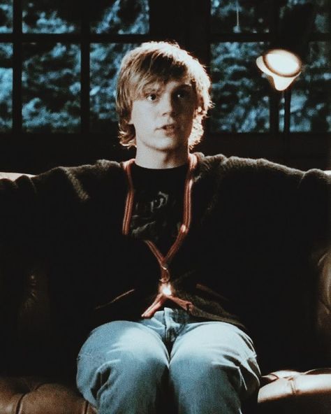 Tate Langdon Clothes, Tate Langdon Outfit, Tate Langdon Sweater, Violet Harmon Outfits, Tate Langdon Aesthetic Icon, Quotes Header, American Horror Story Season 1, Cute Funny Aesthetic, Evan Peter