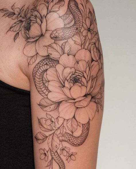 Tattoo Sleeve Snake, Shoulder Snake Tattoo, Shoulder Floral Tattoo, Snake Flower Tattoo, Snake And Flowers Tattoo, Snake And Flowers, Floral Tattoo Shoulder, Tattoo Shoulder, Snake Tattoo Design