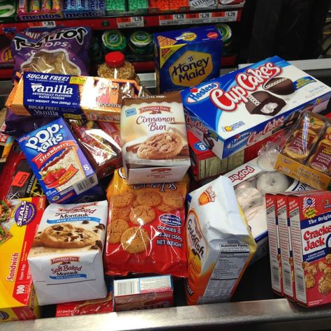 junk-food-groceries Junk Food Snacks Chips, Snacks Images, Snacks Junk Food, Snack Food Ideas, Snacks Grocery, Sleepover Snacks, Food Groceries, Hostess Cupcakes, American Snacks