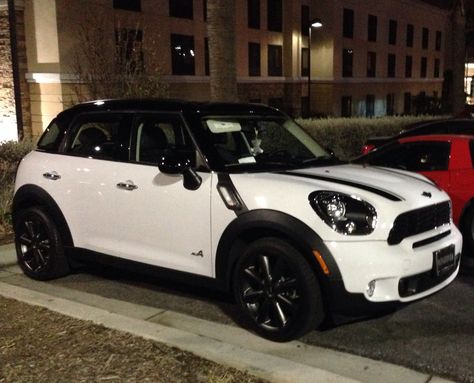 White mini coopers countryman Mini Cooper Countryman R60, White Mini Cooper Countryman, White Mini Cooper Aesthetic, Mini Cooper Countryman Aesthetic, Minicooper Mini Coopers, Cute Mini Cooper, Mini Cooper Modified, Countryman Mini Cooper, White Mini Cooper