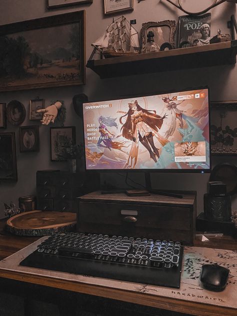 Witch Desk Setup, Dark Pc Setup Aesthetic, Dark Academia Streaming Setup, Gaming Setup Dark Academia, Steampunk Gaming Setup, Vintage Gaming Setup Aesthetic, Victorian Gaming Setup, Whimsical Gaming Setup, Dark Academia Gamer Room