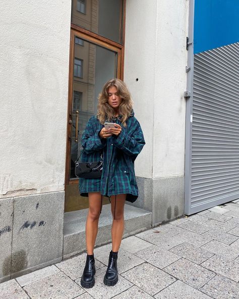 MATILDA DJERF on Instagram: “*secretly waiting for more rainy days so I can wear this jacket again and again and again* @dior dream” Art Show Aesthetic Outfit, Ashtyn Bodensteiner, Fall Boot Trend, Mode Dope, Mantel Outfit, 여름 스타일, Street Style Outfits, Trending Boots, Stil Inspiration