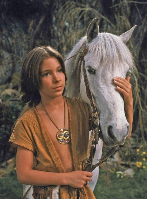 Noah Hathaway as 'Atreyu' in The NeverEnding Story (1984) Katniss Everdeen, Fantasy Films, Pet Sematary, Neverending Story, Ending Story, The Neverending Story, New Retro Wave, 80s Movies, Fantasy Movies