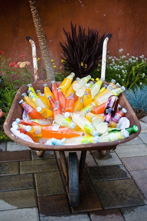Outdoor Drink Station, Fest Temaer, Mexican Birthday Parties, Deco Champetre, Mexican Fiesta Party, Mexican Birthday, Fiesta Birthday Party, Fiesta Theme Party, Mexican Party Theme