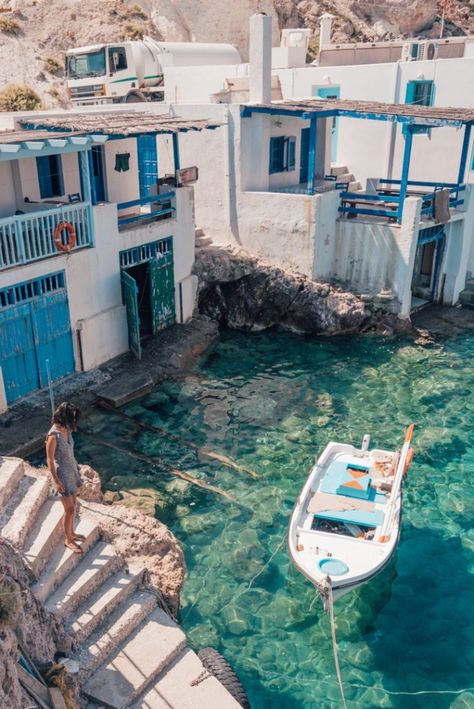 What to Do in Milos, Greece: The Essential Summer Guide Sarakiniko Beach, Beach House Aesthetic, Milos Greece, Greece Itinerary, Fotografi Kota, Cyclades Islands, Greece Islands, Beaches In The World, Greece Travel