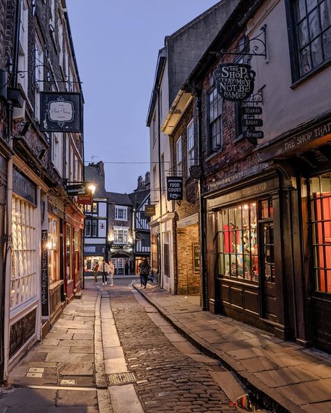 The Shambles York England, Villages In England, York City England, England Town Aesthetic, York University England, York Aesthetic England, York England Aesthetic, England Aesthetic Countryside, English Cities