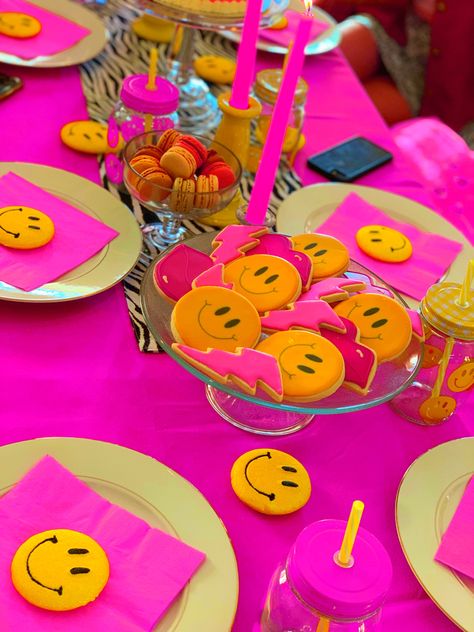 Smiley Face Birthday Cookies, Hot Pink Smiley Face Birthday Party, Preppy Girl Birthday Party, Smiley Face Centerpieces, Smiley Face Birthday Party Ideas, Pink Smiley Birthday, Pink Smiley Face Birthday Party, Smiley Face Cupcakes, Happy Face Birthday Party